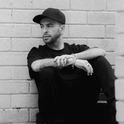 Kansikuva näyttelystä Medellin Techno Podcast