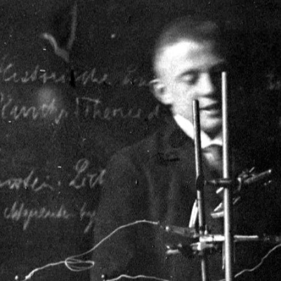 episode Aparici en Órbita s07e46: Werner Heisenberg en el centenario de la mecánica cuántica artwork