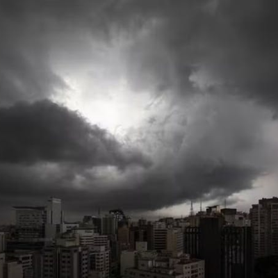 episode SP registra ventos acima de 96 km/h; Defesa Civil recomenda cuidado artwork