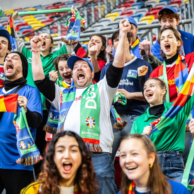 episode Düsseldorfer Schauspielhaus zeigt "Glaube, Liebe, Fußball" artwork