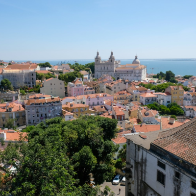 episode Construir comunidade e acolher os turistas em Lisboa - Emissão 14-06-2025 artwork