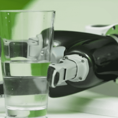 Techtopia 127: Robot er bartender, og dens fætter fejer gade