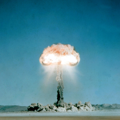 episode Der Neue Westen #11 - Brauchen wir die Atombombe? artwork