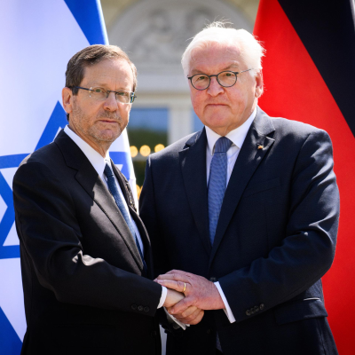 episode Die Woche vom 10.05.2025 bis 16.06.2025 - Bundes-Präsident Steinmeier besucht Israel, Verhandlungen zwischen Ukraine und Russland, Verein "König-Reich Deutschland" verboten artwork