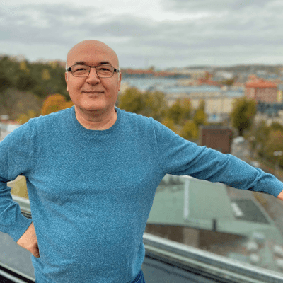 episode Elias Zazi, den engagerade kulturredaktören på Länstidningen artwork