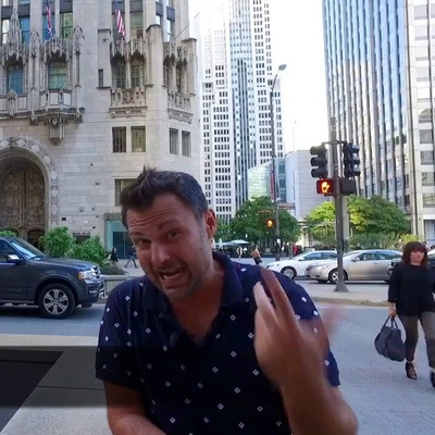 episode English On The Go! USA 🇺🇸TRIBUNE BUILDING, CHICAGO 🗞 artwork