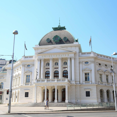 episode Theaterjahr 2025 - Krise oder Aufbruch? artwork