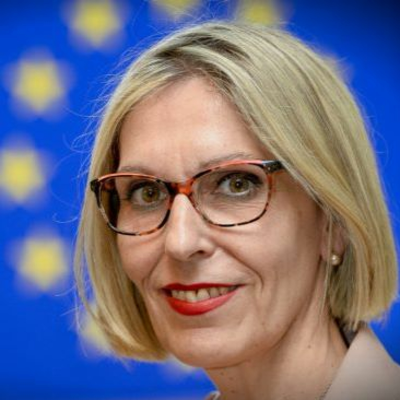 episode Beatriz Becerra sobre las elecciones al Parlamento Europeo e inmigración artwork
