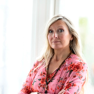episode Episode 22. Pernille Borg. Breast implant illness. Når kvinder bliver syge af deres brystimplantater artwork