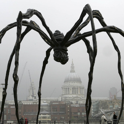 episode Skulpturen Maman av Louise Bourgeois –  hämnare eller reparatör? artwork