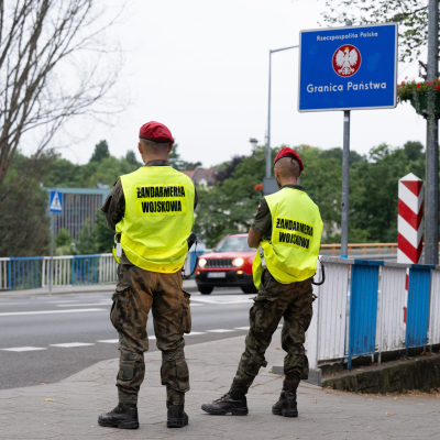 episode Die Woche vom 05.07.2025 bis 11.07.2025 - Das Land Polen kontrolliert an der Grenze zu Deutschland, Bundestag berät über Haushalt, Viele Menschen sind bei Flut in dem Land USA gestorben artwork