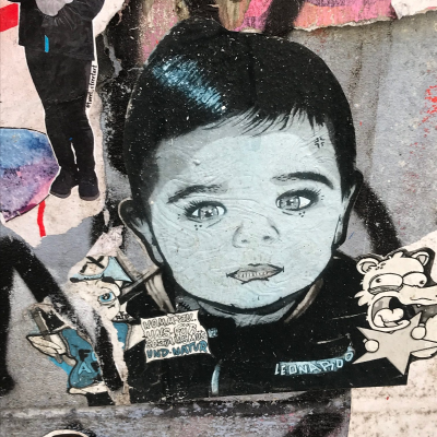 episode #DiePodcastin brettert durch Welt: Isabel Rohner & Regula Staempfli über Kopftücher an deutschen Schulen, Siegerjournalismus, Islam-Woche an der Universität Kiel & Frauendemos für die Taliban. artwork