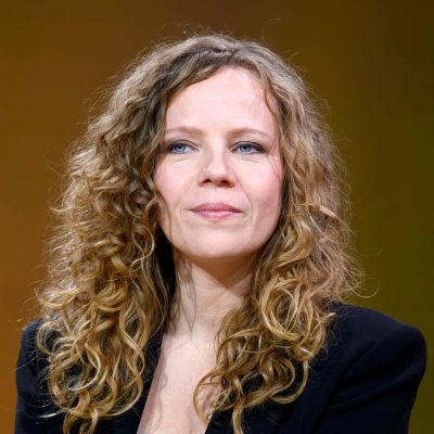 episode Runter vom Sofa! Demokratie-Training mit Satirikerin Sarah Bosetti artwork