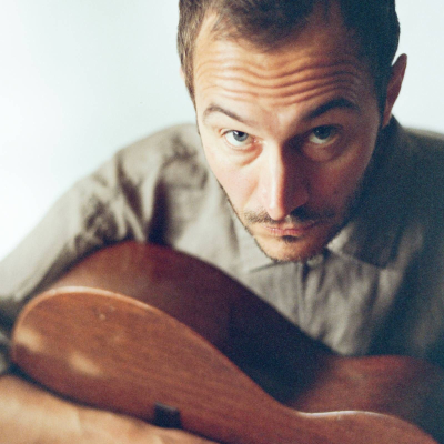 episode Bandeja de entrada - Tom Smith (Editors) nos presenta su debut en solitario - 09/12/25 artwork