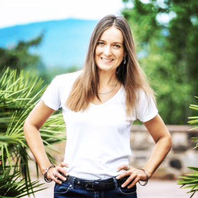 episode Interview mit Simona Deckers - Coach & Yogalehrerin - Female Empowerment artwork