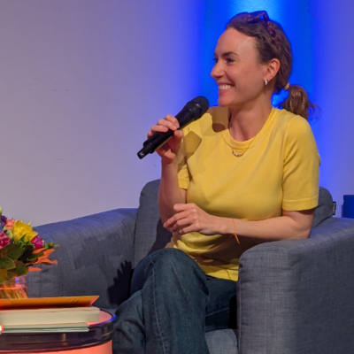 episode Nora Blum beim letzten Talkabend im Universum® artwork