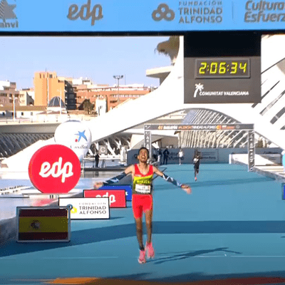 episode Ayad Lamdassem bate el récord de España en Maratón València catorce años después artwork