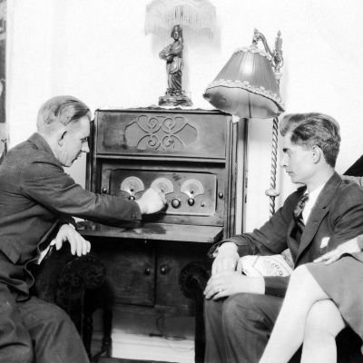 episode Der Rundfunk entdeckt Gespräche als neue Form | 2.3.1930 artwork