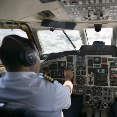 episode UFO war mal: Piloten können „Unidentifizierte Anomale Phänomene“ melden artwork