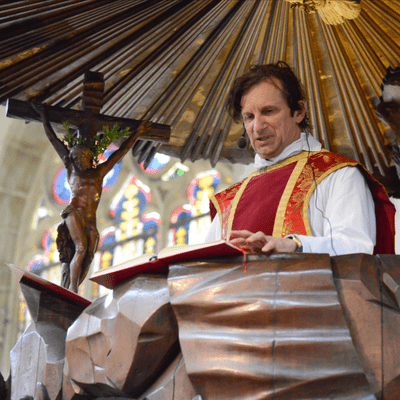 Pastoor Mannaerts preekt in Sint-Andries