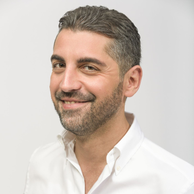 Kansikuva näyttelystä Manuel Mauri Podcast