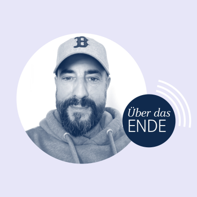 episode Filmregisseur Christopher Schier: Schwarzer Humor auf dem Friedhof artwork