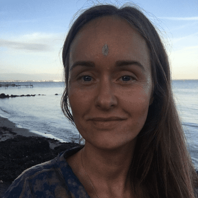 episode Podcast med Pernielle Aurore. Om at stå stærkt i sig selv. artwork
