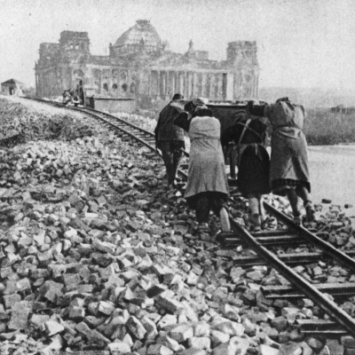 episode WESTDEUTSCHLAND NACH 1945 - Mythos Trümmerfrauen artwork