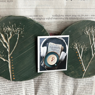episode #DiePodcastin mit realer Hatschepsud statt NGO: Isabel Rohner & Regula Staempfli im sprechenden Denken über Stimmen im Schweigen: Für die Mädchen & Frauen dieser Welt. artwork