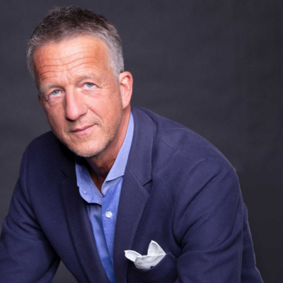 episode Joachim Hensch: From tailor to boss at Hugo Boss, Digital Strategies, and why Excellence is for losers artwork