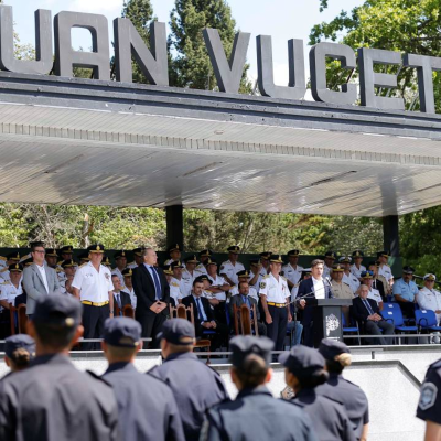 episode Egresaron 1.400 cadetes de la Escuela de Policía “Juan Vucetich” artwork