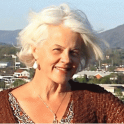 episode Outsiders & Underdogs ★ Beth Macy on empathy and the power of listening (Episode 3.7) artwork