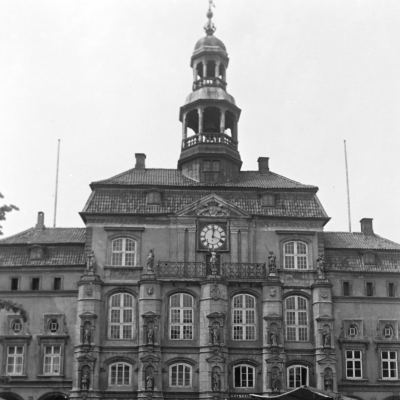episode V-Day in Germany – Wie die Bevölkerung in Lüneburg die Kapitulation aufnimmt | 8.5.1945 artwork