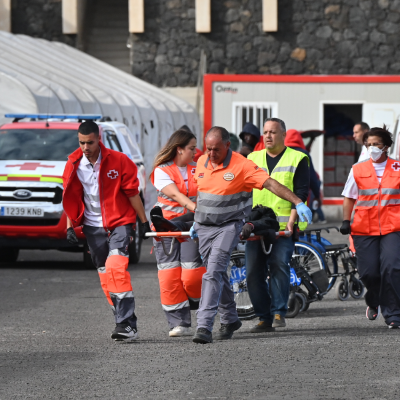episode Carreteras Secundarias | ‘Equipo patera’: así trabajan los médicos del hospital de El Hierro cuando llega un cayuco artwork