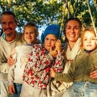 episode Famiglia nel bosco, la sussidiarietà violata artwork