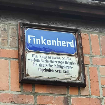 episode Der Vogelfänger bin ich ja, stets lustig, heissa hobsasa – Herr Heinrich saß am Vogelherd artwork
