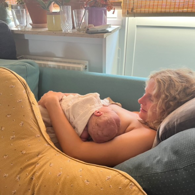 episode Overgivelse til kvinnevisdom og tillit til baby på reisen fra ung kvinne til mor artwork