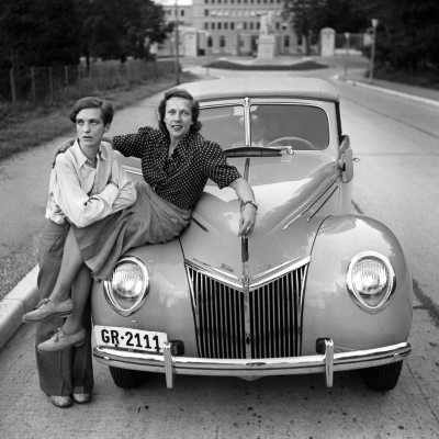 episode "Alle Wege sind offen" - 1939 mit dem Auto durch die Welt artwork