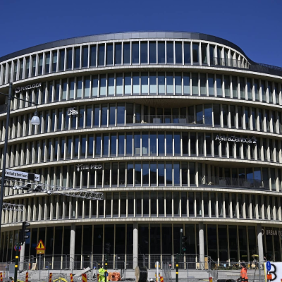 episode One more triple-killing suspect, proposed changes to constitution, weapons found to be replicas, Stockholm Building of the Year artwork