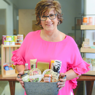 episode How to Build Your Business Relationships Through Gifting; Linda Eskridge from "Couture Gifting" shares how to Create an Experience Not Just a Gift artwork