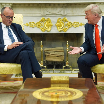 episode Die Woche vom 31.05.2025 bis 06.06.2025 - Bundes-Kanzler Merz hat US-Präsident Trump getroffen, Rechter Politiker wird Präsident in Polen, Gericht sagt: Deutschland darf Flüchtlinge nicht an der Grenze abweisen artwork