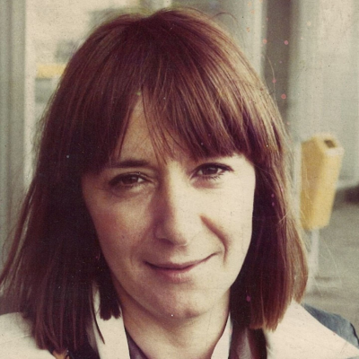 episode Tezer Özlüs Roman „Die kalten Nächte der Kindheit“: Der Schmerz des Stillstands | Buchkritik artwork