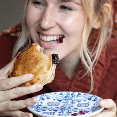 episode Mamie's Pies - What is a 'Pocket Pie?" (2-mins) artwork