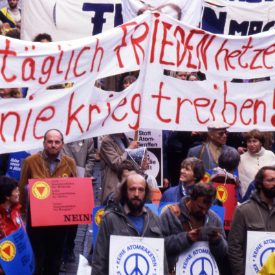 episode Krieg und Frieden - Was nutzt Pazifismus? artwork