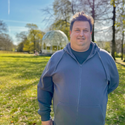 episode Jitse van der Wal, stafcoördinator van het festivalterrein: ‘We werken keihard, maar het voelt alsof we op weekvakantie zijn.’ artwork
