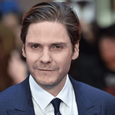 episode Daniel Brühl spricht über Baron Zemo artwork