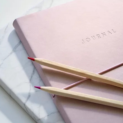 episode #19 Schreibmentorin - wie Journaling dir Klarheit bringen kann. Im Interview mit Vanessa Beyer artwork