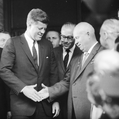 episode La crisis de los misiles de Cuba: Los trece días que estremecieron al mundo artwork