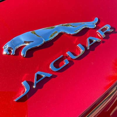 episode Jaguar, el coche de lujo británico que se enfrenta a la nostalgia artwork