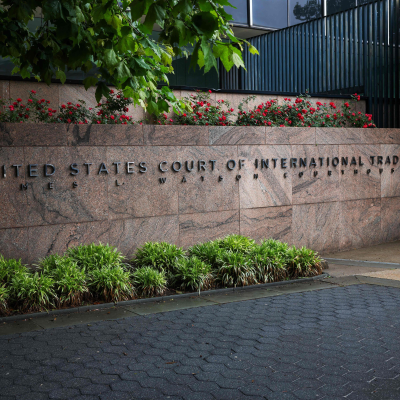 episode Cinco Continentes - Un tribunal comercial estadounidense suspende los aranceles de Trump artwork